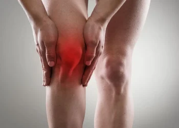 Knee Pain While Walking: What It May Mean and When to See a Doctor